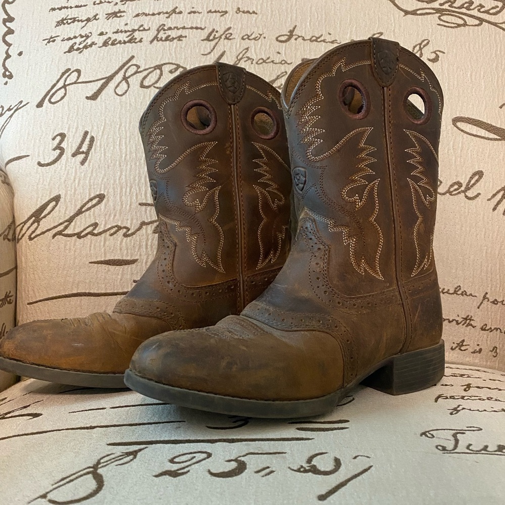 Brow Ariat boots size 1.5